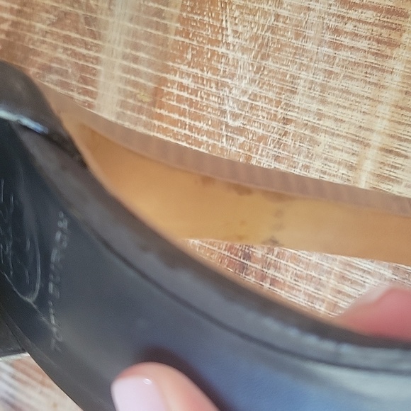 Tory Burch Black and Gold Heels with Elegant T-Strap‎ Size 7 - Picture 16 of 16
